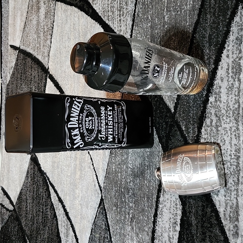 JACK DANIELS OLD NO. 7 2009 TIN 2007 BARREL FLASK GLASS COCKTAIL SHAKER BUNDLE